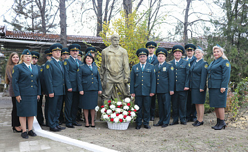 Сегодня луганские таможенники почтили память Павла Луспекаева