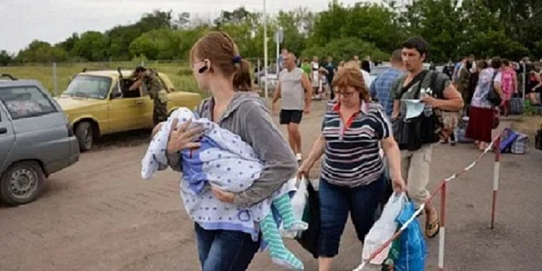 Беженцы из Донбасса и Украины продолжают переходить через границу в Ростовскую область