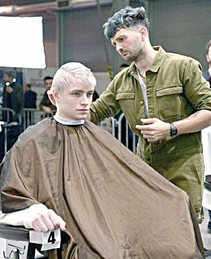 Ростовчанин сменил профессию полицейского на парикмахера