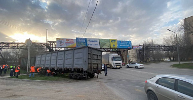 В Ростове с рельсов сошел поезд