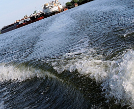 До конца этого дня уровень воды у Азова достигнет опасной отметки