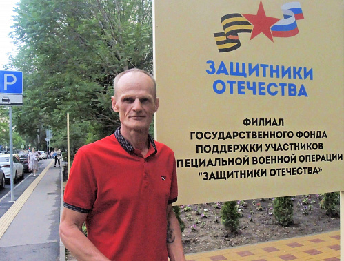 Азовчанин Игорь Морозов приехал в Ростов по вопросам, связанным с контрактной службой. Сегодня он интересовался графиком работы филиала