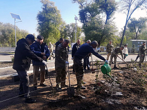 На ростовском Зелёном острове благоустроили территорию у мемориального комплекса «Воинам-чекистам 230-го полка НКВД СССР»