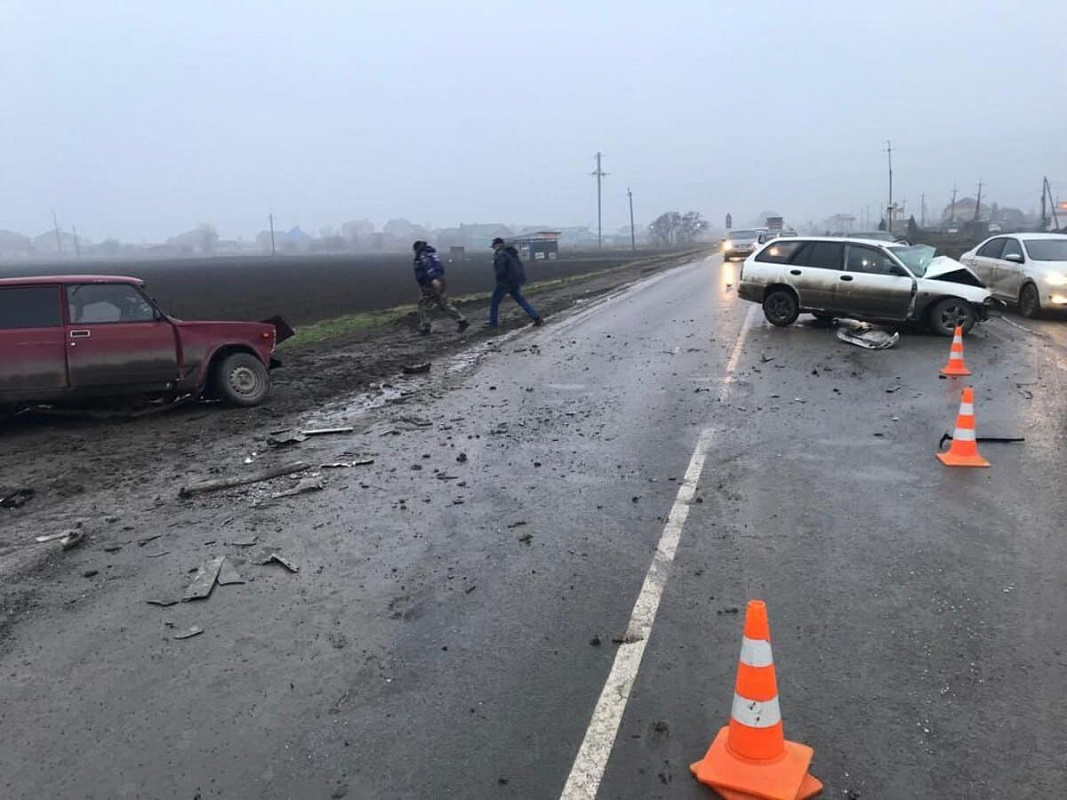 Фото с места аварии предоставлено отделом пропаганды УГИБДД по РО.