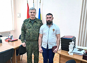 Ветерану войск правопорядка вручили в Ростове боевую награду