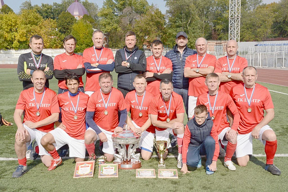 «ГК Центр» победил в чемпионате по футболу среди команд ветеранов 45+.